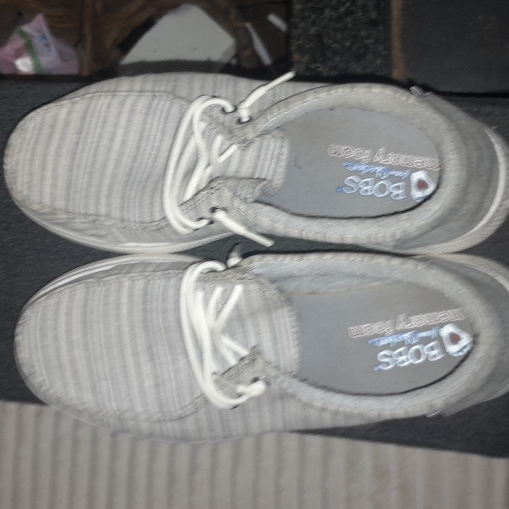 Bob's skecher white n blue